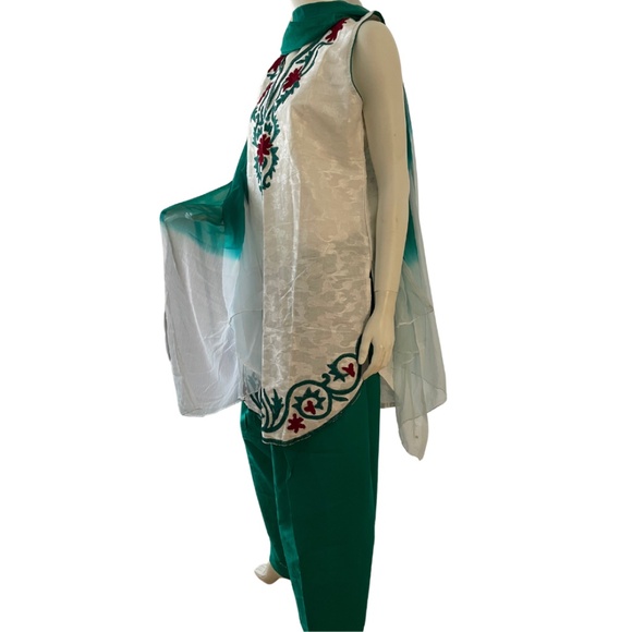 New with Tag. White & Green Salwar Kameez suit with Dupatta - Picture 9 of 15